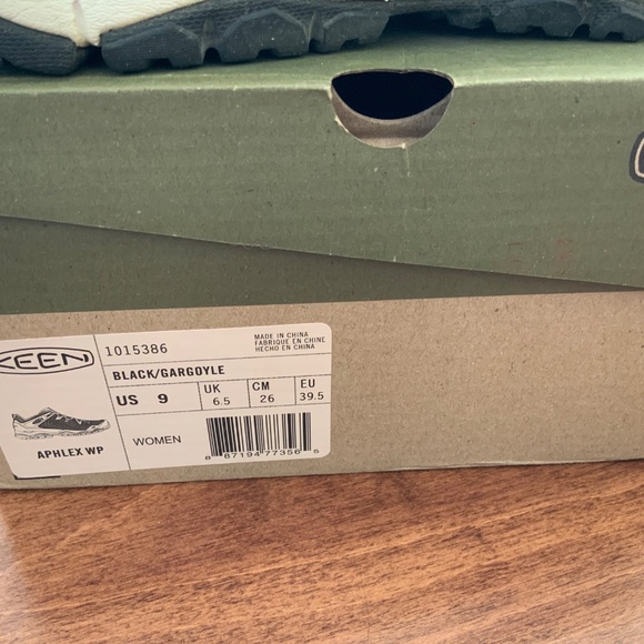 Keen Women’s Aphlex waterproof shoes size 9 - Picture 6 of 6